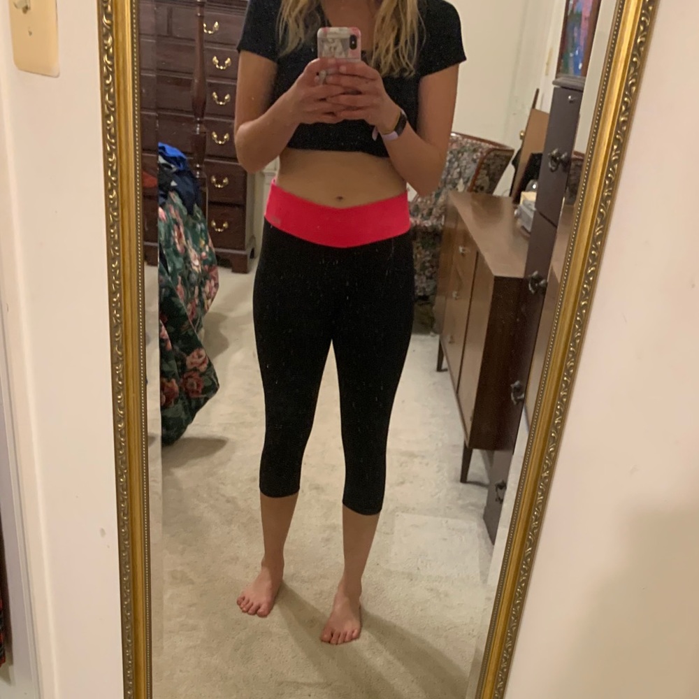 PINK Reversible Cropped Leggings